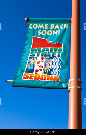 Ein Schild an der Hauptstraße in Sedona, Arizona. Stockfoto