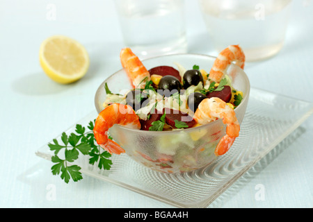 Rote Beete-Garnelen-Salat. Rezept zur Verfügung. Stockfoto