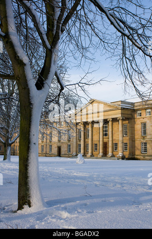 Downing College in Winter Schnee Stadt Cambridge England uk gb Stockfoto