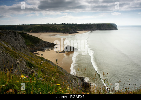 Blick nach Osten über Three Cliffs Bay in Richtung Pennard Cliffs, Gower Peninsula, South Wales U.K Stockfoto