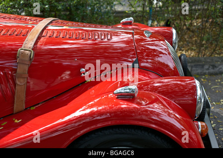 Motorhaube-Detail von einem Morgan plus 8 Sportwagen Stockfoto