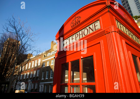 Altmodische K1 rote Telefonzellen, entworfen von Sir Gilbert Scott in London UK Stockfoto