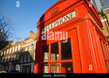 Altmodische K1 rote Telefonzellen, entworfen von Sir Gilbert Scott in London UK Stockfoto