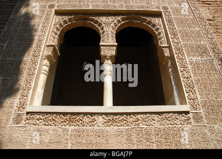 Windows in offenen Säulenhalle des Torre de Las Damas, Turm der Damen, Partal, der Alhambra, Granada, Andalusien, Spanien Stockfoto