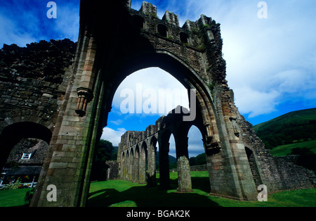 Llanthony Priory Ruinen in den schwarzen Bergen in der Nähe von Abergavenny Wales Stockfoto