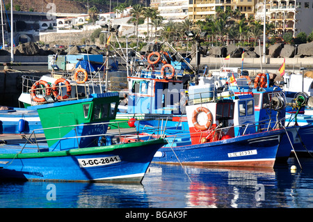 Angelboote/Fischerboote im Hafen von Puerto de Arguineguin, Arguineguin, Gemeinde Mogan, Gran Canaria, Kanarische Inseln, Spanien Stockfoto