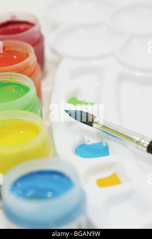 Palette und Ölfarben Stockfoto