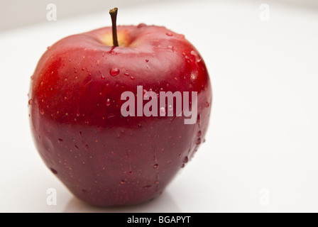 frischer single Apfel isoliert auf weißem Hintergrund Stockfoto