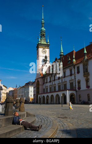 Mann schläft Horni Namesti Platz in Olomouc Tschechien Europa Stockfoto