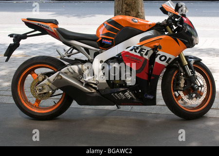 Eine beschädigte Honda CBR Fireblade Blick von der Seite. Nahaufnahme Stockfoto