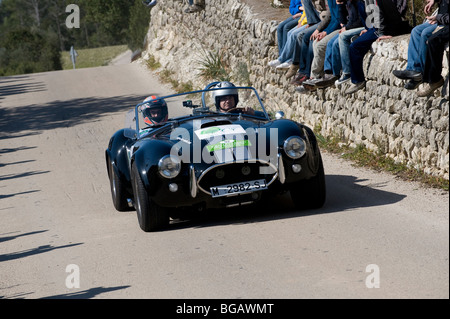 Schwarz 1965 AC Cobra Sportwagen-Klassiker Teilnahme an einer Kundgebung in Spanien Stockfoto