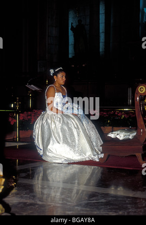 1, 1, mexikanische Mädchen, mexikanische, Mädchen, La quinceanera, quinceanera, Kirche, Gottesdienst, San Luis Potosí, San Luis Potosi, Mexiko Stockfoto