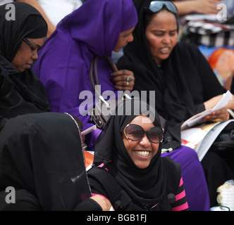 Besucher am World Cup Pferderennen, Vereinigte Arabische Emirate Stockfoto