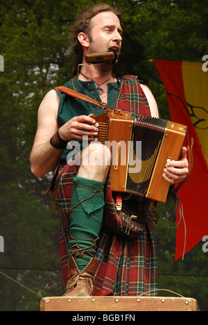 Rapalje, traditionelle niederländische folk-Band auf der Bühne Stockfoto