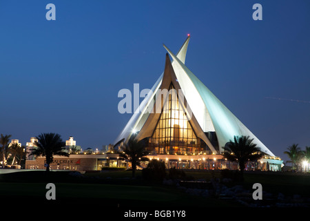 Dubai Creek Golf Club bei Dämmerung, Dubai, Vereinigte Arabische Emirate Stockfoto