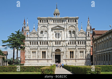 Certosa di Pavia Kartäuser Kloster Lombardei Italien mit Palast der Herzöge von Mailand rechts Stockfoto