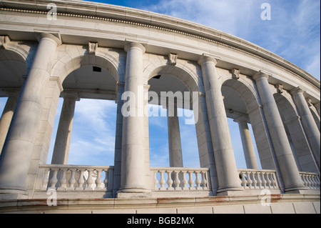 Marmorsäulen im Memorial Amphitheater am Nationalfriedhof Arlington, Washington DC, USA Stockfoto