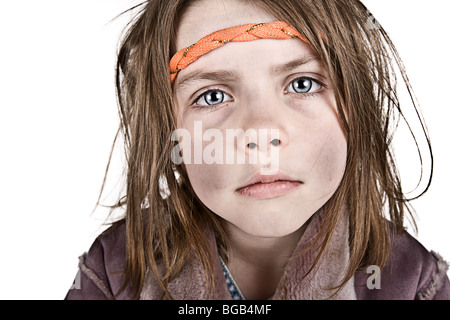 Mächtigen Schuss ein chaotisch Blonde Kind mit Stirnband Stockfoto