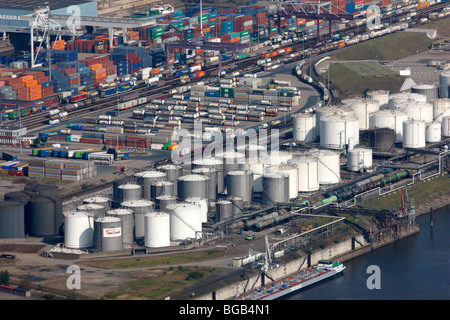 Größten Binnenhafen der Welt in Duisburg, Deutschland, am Rhein. Industriehafen für alle Arten von waren. Stockfoto