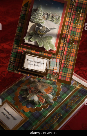 Handgemachte Handwerk Decoupage Weihnachtskarten aus Schottland gemacht von Heather Nicol von Kelso - jeweils individuell auf Bestellung gefertigt Stockfoto