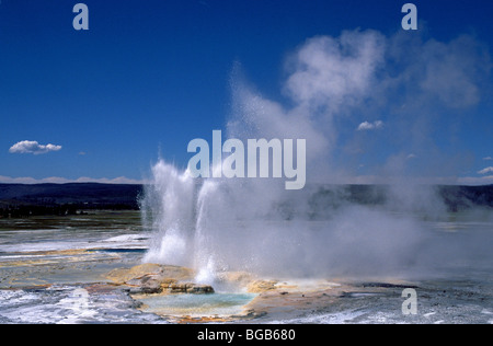 Drei Geysire, Yellowstone, Wyoming, USA Stockfoto