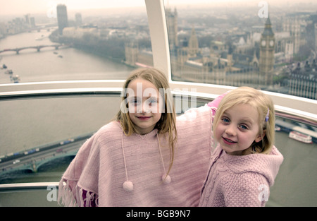 Foto des London Eye Ansicht Pod im Inneren Kinder Themse besuchen Stockfoto