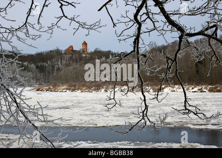 Burg Turaida gesehen über Gauja Fluss Gauja Nationalpark Vidzeme Lettlands Stockfoto