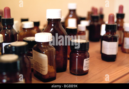 Royalty free Foto von Flaschen Pillen Medizin Schrank Gesundheitsfragen Stockfoto