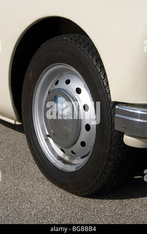 MGA klassisch Englisch öffnen Sportwagen Stahl Rad Stockfoto