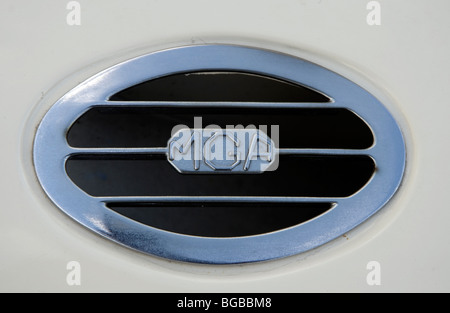 MGA klassisch Englisch öffnen Sportwagen Luft Zufuhr Logo Chrom Stockfoto