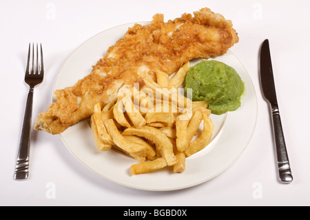 Teller Fisch Chips und Erbsenpüree Stockfoto