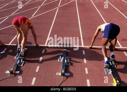 Zwei Sprinter in den Startlöchern Stockfoto