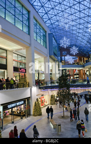 Victoria Square Shopping Centre, Belfast, mit Weihnachtsschmuck und Lichter. Stockfoto