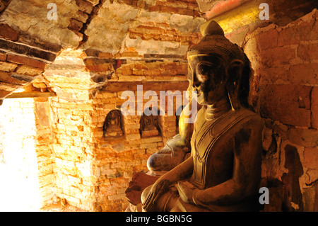 Buddha-Statue im Stupa, Sankar, südlichen Inle-See, Shan-Staat, Burma, Myanmar Stockfoto