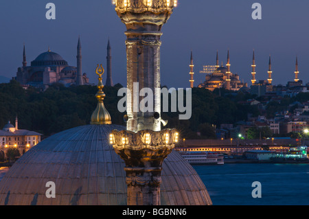 Nusretiye Moschee und historischen Halbinsel im Hintergrund mit Hagia Irene, Hagaia Sophia und blaue Moschee Istanbul-Türkei Stockfoto