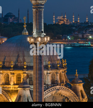 Nusretiye Moschee und historischen Halbinsel im Hintergrund mit Hagia Irene, St. Sophia und blaue Moschee Istanbul-Türkei Stockfoto