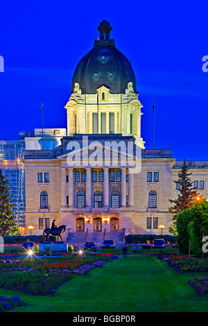 Legislative Building in der Abenddämmerung in der Stadt von Regina, Saskatchewan, Kanada. Stockfoto