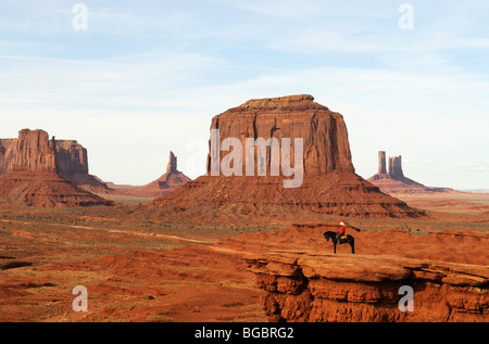 Navajo Indianer auf Pferd, Monument Valley Navajo Tribal Lands, Utah Stockfoto
