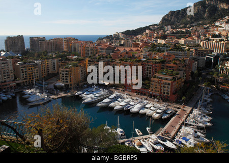 Bezirk und Hafen Fontvieille, gesehen von der Terrasse vor dem Fürstenpalast, Fürstentum Monaco, Cote d ' Azur, Euro Stockfoto