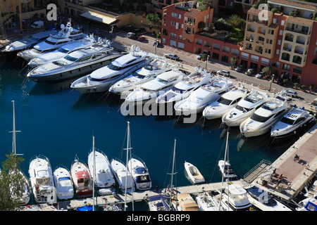 Hafen von Fontvieille, mit Luxus-Yachten, gesehen von der Terrasse vor dem Fürstenpalast, Fürstentum Monaco, Cote d' Stockfoto