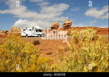 Wohnmobil, Twin Rocks, Capitol Reef National Park, Utah, USA Stockfoto