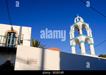 Traditionelle Kirchturm im Dorf Emborio auf der griechischen Insel Nisyros oder Nissiros im Ägäischen Meer in der Nähe von Kos Stockfoto