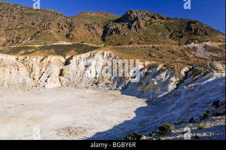 Blick auf den aktiven Vulkan Caldera auf den griechischen Dodekanes Insel Nisyros oder Nissiros im Ägäischen Meer Stockfoto