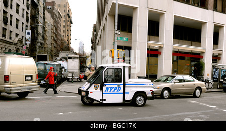 Ungewöhnliche buggy Stil 3 Rad NYPD Fahrzeug in Manhattan, New York USA - Stockfoto