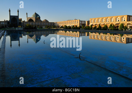 Reflexion des Shah oder Imam, Emam Moschee am Meidan-e Emam, Naqsh-e Jahan, Imam-Platz, UNESCO-Weltkulturerbe, Esfahan, Stockfoto