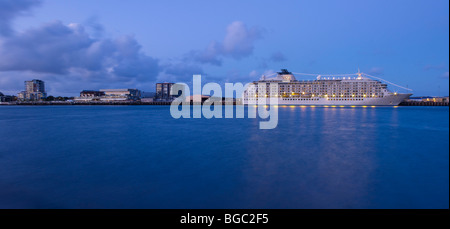 Die Welt mit angedockt an Backbord Wharf Kreuzfahrtschiff-Terminal-Brisbane Australia Stockfoto