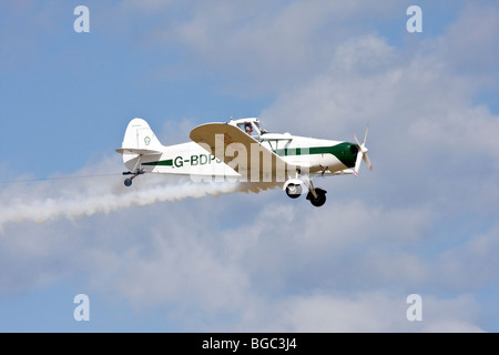 Piper PA25 Pawnee G-BDPJ Segelflugzeug Flugzeug zerren Stockfoto