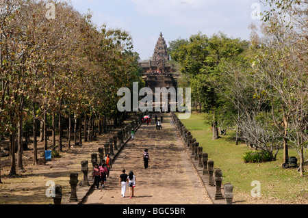 Thailand; Isaan;  Buriram Provinz; Promenade führt zum Tempel Prasat Hin Khao Phanom Rung Stockfoto