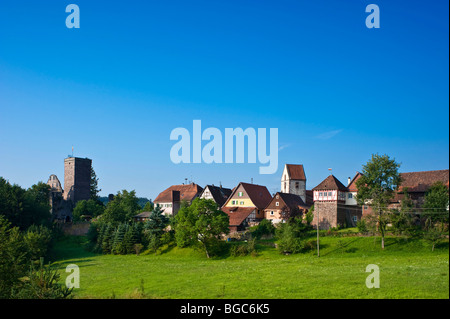 Stadtbild mit Burgruine Zavelstein Burg Ruinen, Bad Teinach-Zavelstein, Schwarzwald, Baden-Württemberg, Deutschland, Europa Stockfoto