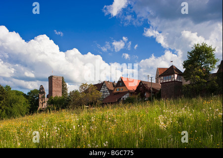 Stadtbild mit Burgruine Zavelstein Burg Ruinen, Bad Teinach-Zavelstein, Schwarzwald, Baden-Württemberg, Deutschland, Europa Stockfoto